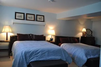 Loughbreeze Bay Cottage Accommodation - Image 1