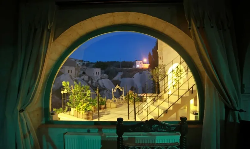 Blue Valley Cave Hotel - Image 1