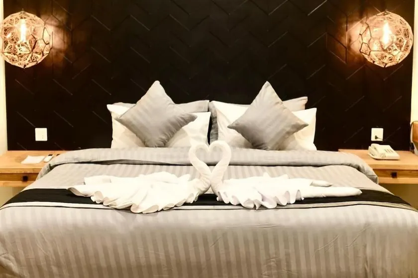 Swan Suites - Image 1