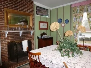 Pine Gables Of Aberdeen Bed & Breakfast - Image 1
