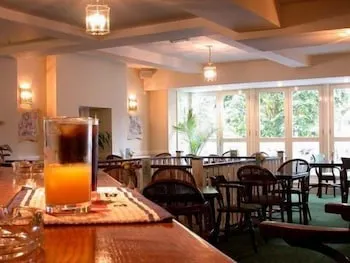 Templars Hotel & Carvery - Image 1
