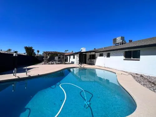 Stylish Home in the heart of Tempe with Private Pool - Image 1