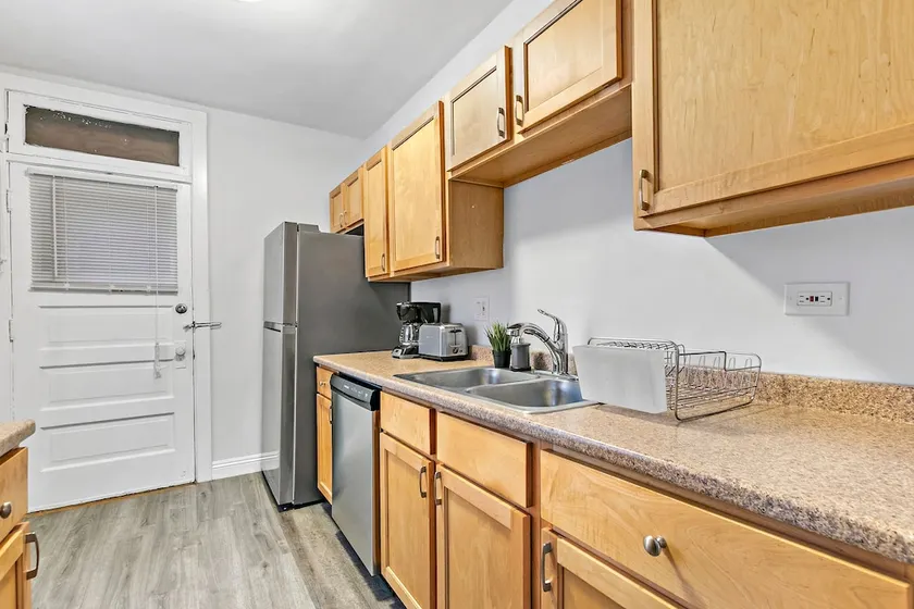 Chicago Local Vibe Residential 1BR Roscoe Village - Image 1