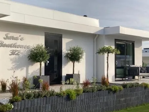 Exclusive villa with boat terrace - Image 1