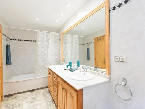 Holiday Home Coral - Image 1