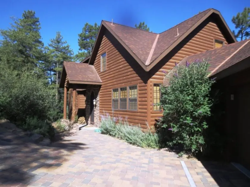 Forest Glen Lodge - Image 1