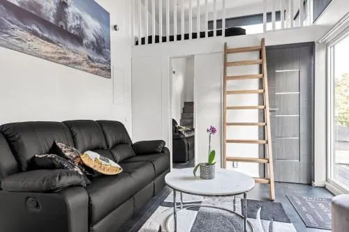 Newly built Luxurious Guest house - Image 1