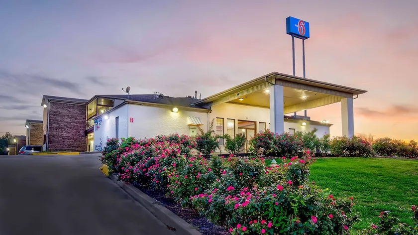 Americas Best Value Inn - Land between the Lakes - Image 1