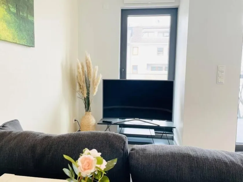 Luxury New Flat with Terrace & Parking - Image 1