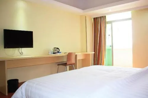 7 Days Inn Shenzhen Longcheng Square Subway Station - Image 1