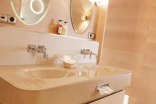 Juffing Hotel & Spa - Image 1