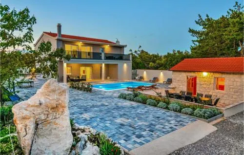 Awesome Home In Zadvarje - Image 1
