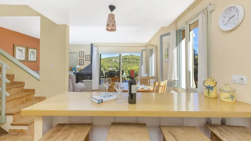 Villa - 4 Bedrooms with Pool, WiFi and Sea views young people group not allowed - 04752 - Image 1