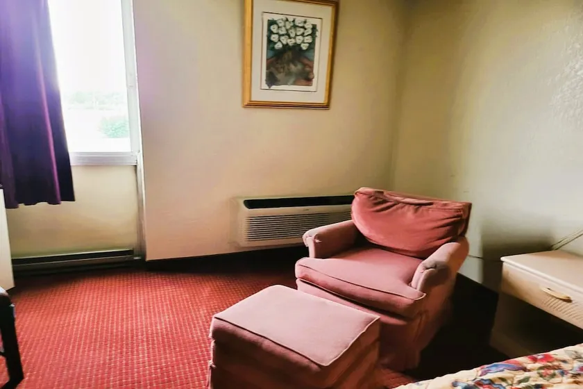 RODEWAY INN - Image 1