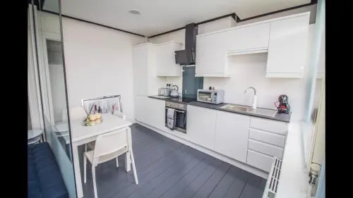Luxury Penthouse in listed building - Image 1