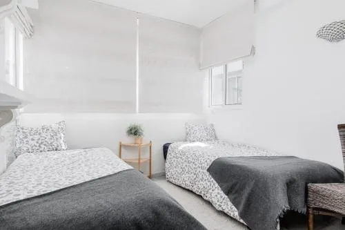 Phenomenal 2 Bedroom apartment in Bel Air close to the Tennis Court - Image 1