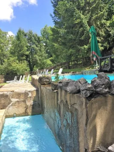 Dzhelepova Guest House Pool Access - Image 1