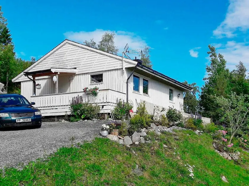 7 Person Holiday Home in Lensvik - Image 1