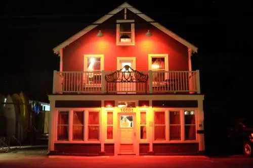 Redlight Historic Bunk Hotel and Speakeasy - Image 1