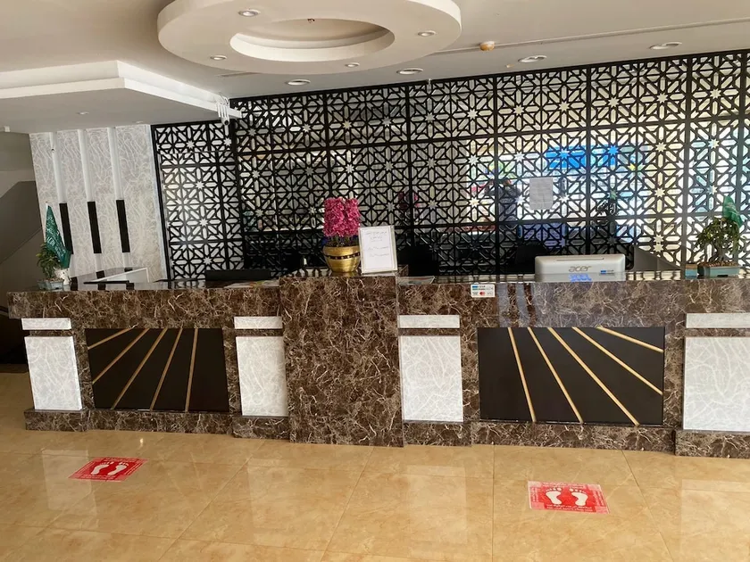 Almakan Hotel 113 - Image 1
