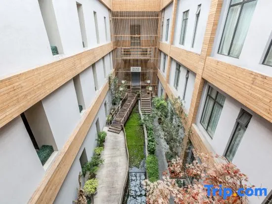 Garden Holiday Hotel - Image 1