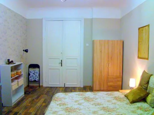 Elegant Apartment - Image 1