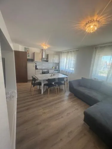 SUNSHINE Apartments - Image 1