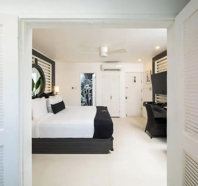 S Hotel Jamaica - Image 1