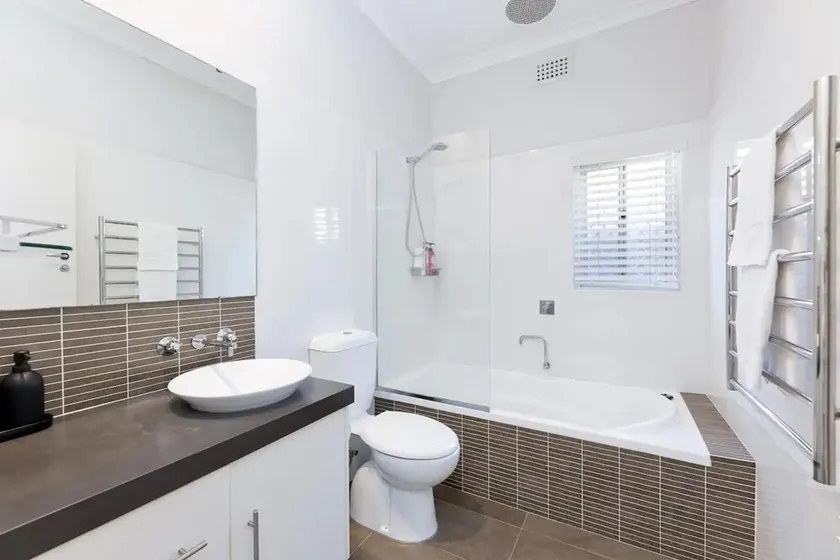 Beautiful 3BR Family Home With Backyard and BBQ - Image 1