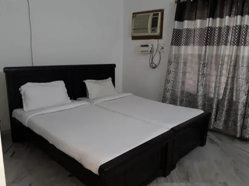 Burwood Suites - Image 1