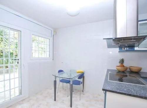 Sunny house - Image 1