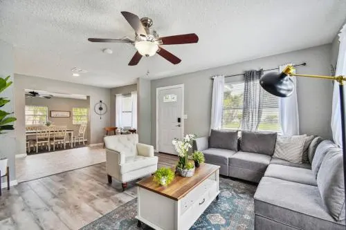 ~ Modern and Cozy 4BR home - 30 Mins from Disney ~ - Image 1