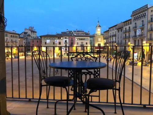 Apartaments Vicus 3 con vistas a la Plaza Mayor de Vic - Image 1