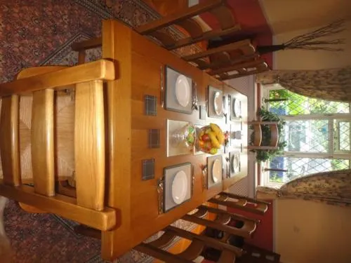 The Oaks Guest House - Image 1