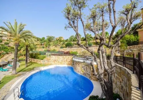Marbella Sun Apartment - lush garden and sea view - Image 1
