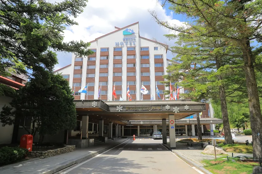 Yongpyong Dragon Valley Hotel - Image 1