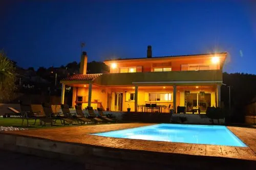 Villa Lia 10 Minutes Drive Sitges Very confortable AC Pool XL Garden Sunny oriented - Image 1
