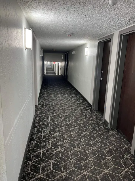 Days Inn by Wyndham Manitowoc - Image 1