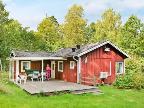 4 person holiday home in HALLABRO-By Traum - Image 1