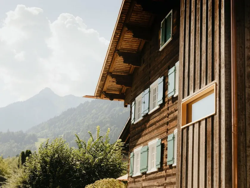 An oasis in the green with majestic mountain view - Image 1