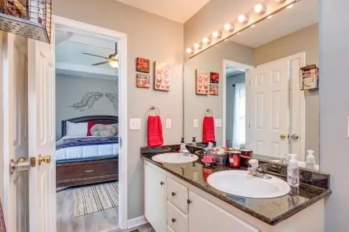 720 Veneta View Home - Image 1