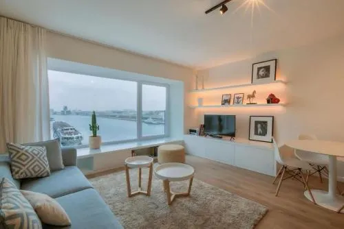 One of a kind skyview apt overlooking MAS - Image 1