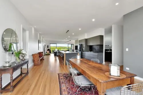Panorama House on Stanhope Country Elegance in the Heart of Elderslie - Image 1