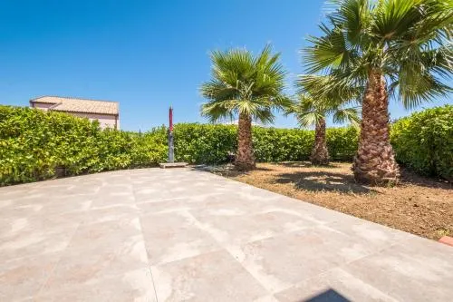 Signora Villa - Image 1