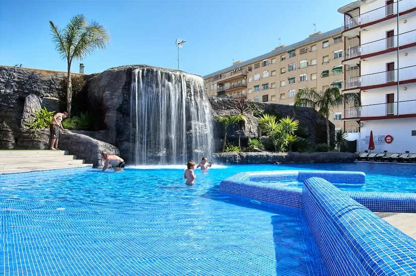 Hotel Papi - Image 1
