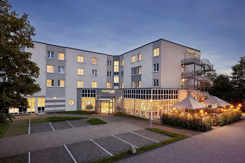 Courtyard by Marriott Dortmund - Image 1