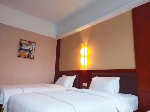 Dreamland Hotel Huizhou - Image 1
