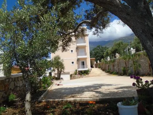 Guest House Four Seasons - Image 1