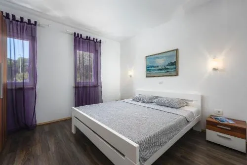 Mirjana House With Apartments - Image 1