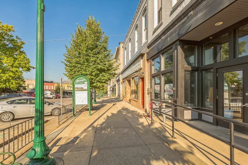 Rustic-industrial Loft With Courthouse Views 3 Bedroom Apts - Image 1